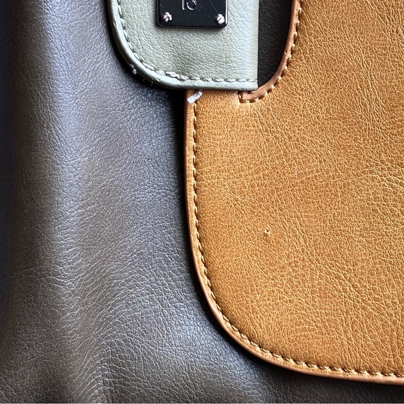 Liz Soto Vegan Leather cross body bag - Picture 8 of 13